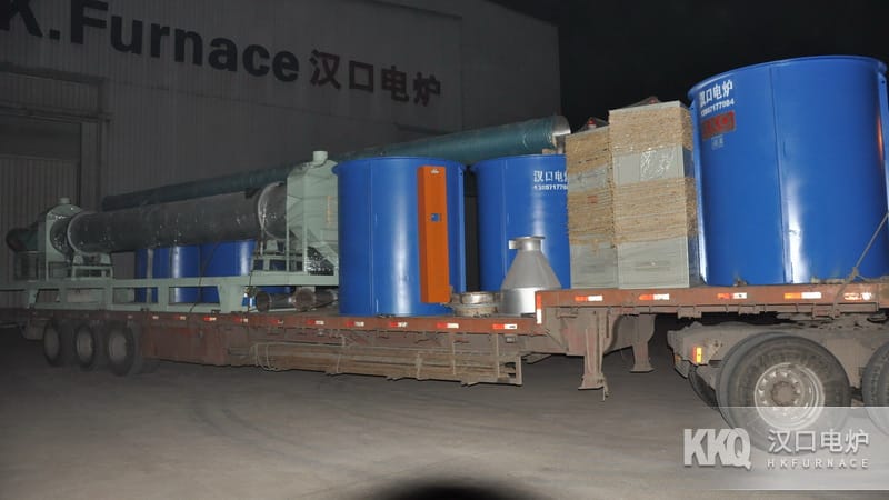 玻化微珠生產線連夜裝車出廠